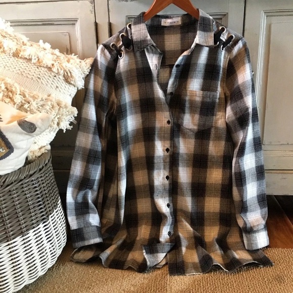 LAST ONE! Buffalo Plaid Flannel Button Up Blouse - Picture 4 of 7